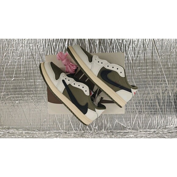 Air Jordan 1 Low OG, Travis Scott Med Olive PS Size- 2.5Y DO5442-200 main image 4